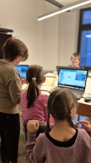 Kinder entdecken beim mint-Kurs erste digitale Grundlagen